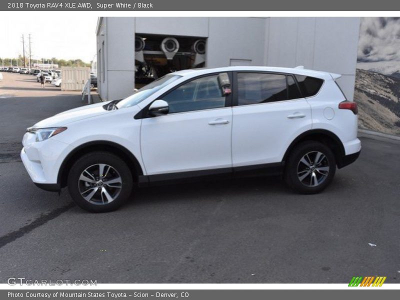 Super White / Black 2018 Toyota RAV4 XLE AWD