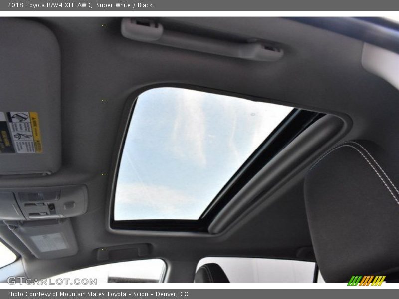 Super White / Black 2018 Toyota RAV4 XLE AWD