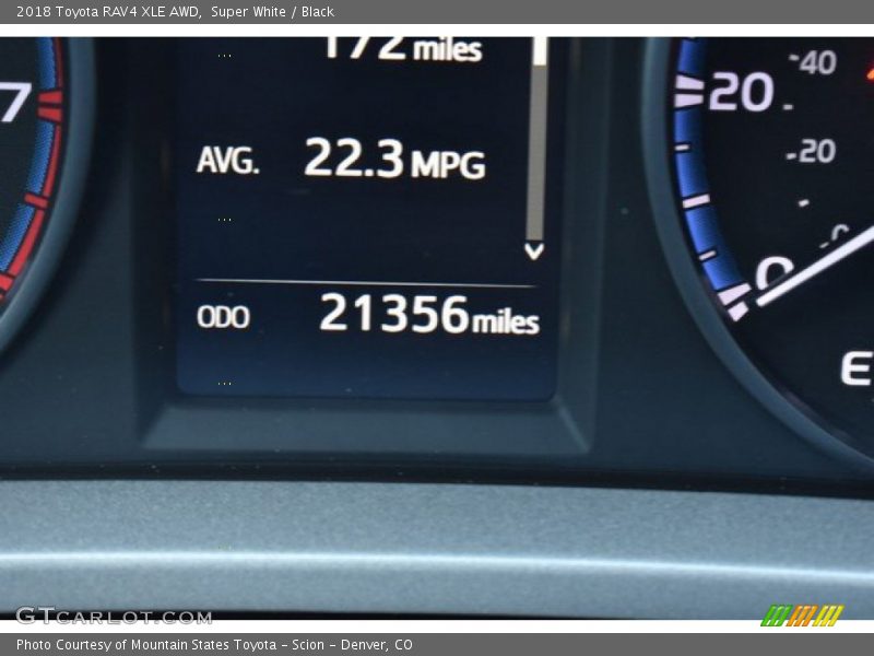Super White / Black 2018 Toyota RAV4 XLE AWD