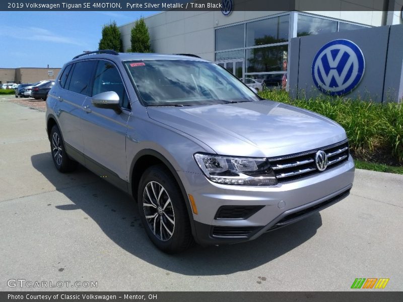 Pyrite Silver Metallic / Titan Black 2019 Volkswagen Tiguan SE 4MOTION