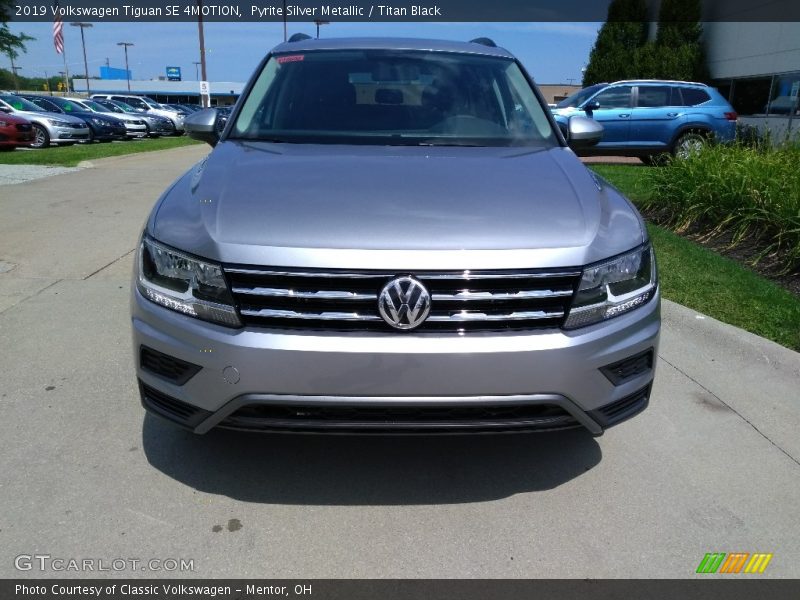 Pyrite Silver Metallic / Titan Black 2019 Volkswagen Tiguan SE 4MOTION