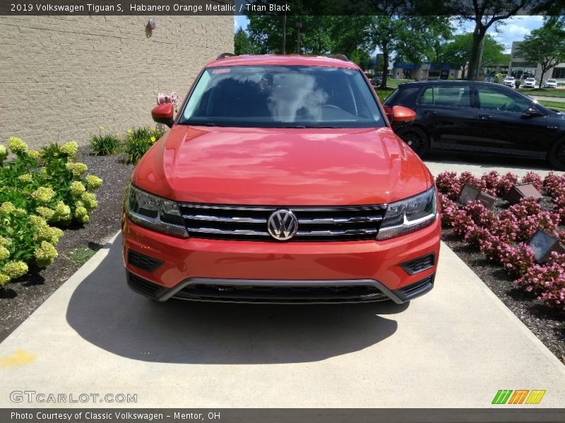 Habanero Orange Metallic / Titan Black 2019 Volkswagen Tiguan S