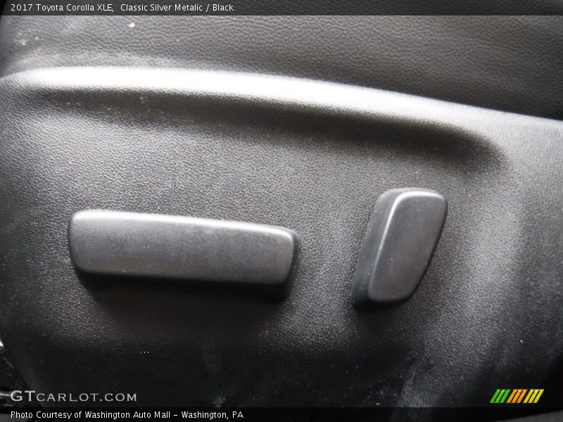 Classic Silver Metalic / Black 2017 Toyota Corolla XLE