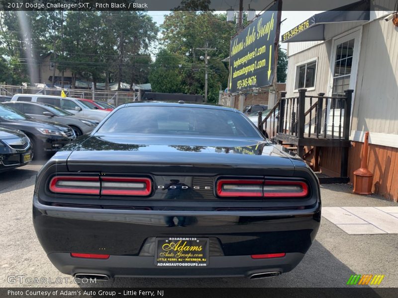 Pitch Black / Black 2017 Dodge Challenger SXT