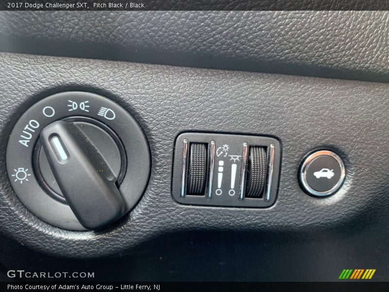 Pitch Black / Black 2017 Dodge Challenger SXT