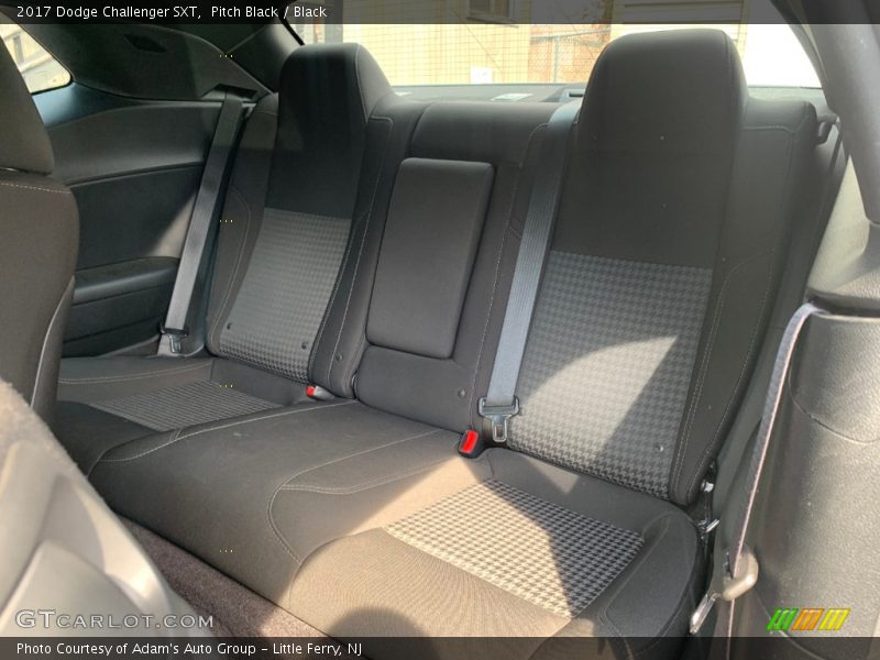 Pitch Black / Black 2017 Dodge Challenger SXT