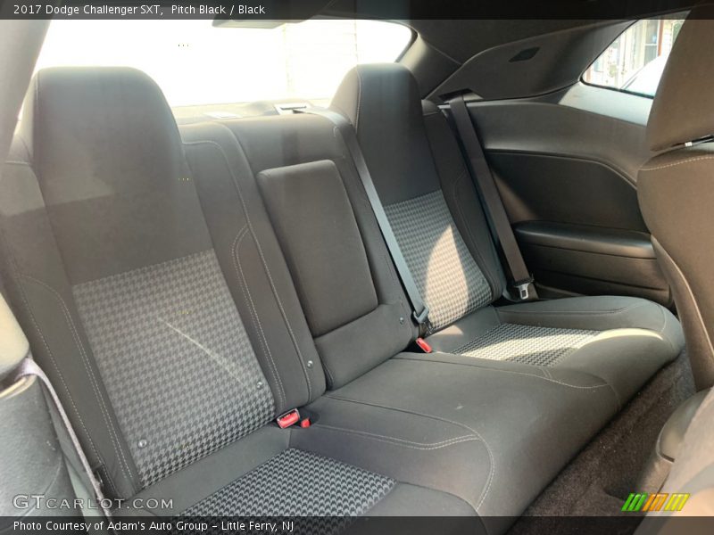 Pitch Black / Black 2017 Dodge Challenger SXT