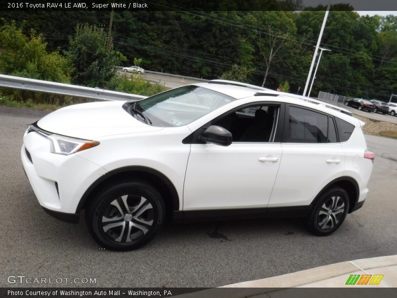 Super White / Black 2016 Toyota RAV4 LE AWD