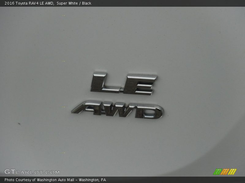 Super White / Black 2016 Toyota RAV4 LE AWD