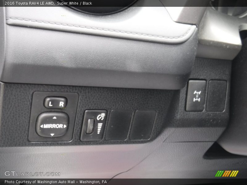 Super White / Black 2016 Toyota RAV4 LE AWD