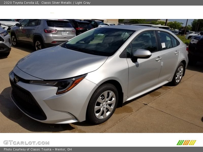 Front 3/4 View of 2020 Corolla LE