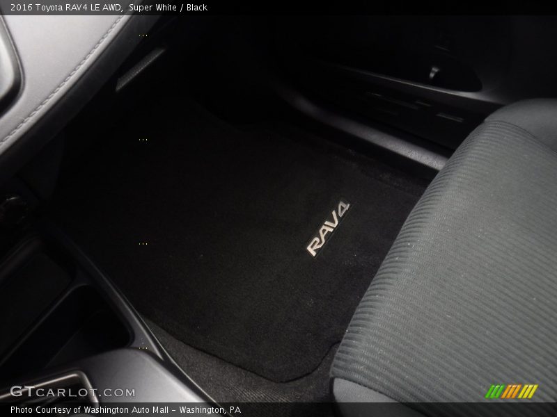 Super White / Black 2016 Toyota RAV4 LE AWD
