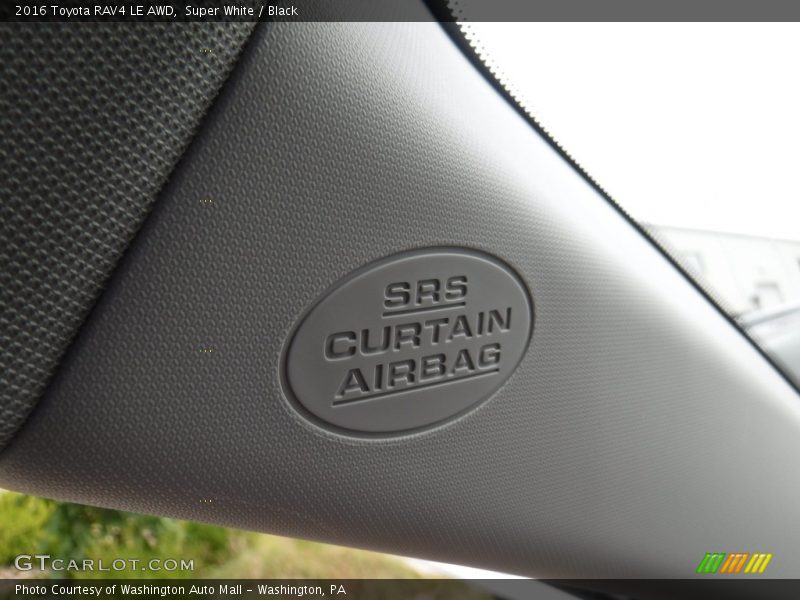 Super White / Black 2016 Toyota RAV4 LE AWD