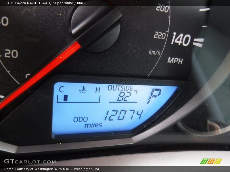 Super White / Black 2016 Toyota RAV4 LE AWD