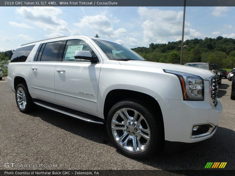 Front 3/4 View of 2019 Yukon XL SLT 4WD