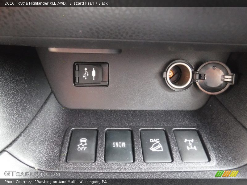 Blizzard Pearl / Black 2016 Toyota Highlander XLE AWD