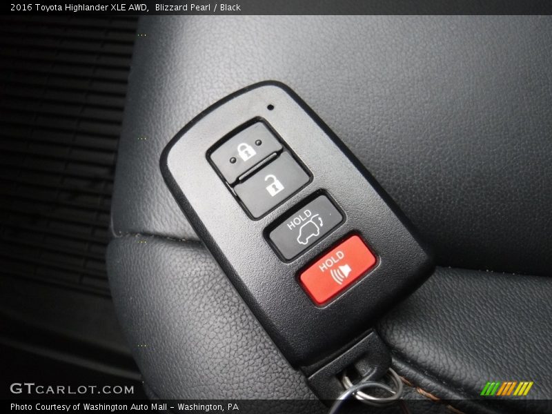 Blizzard Pearl / Black 2016 Toyota Highlander XLE AWD