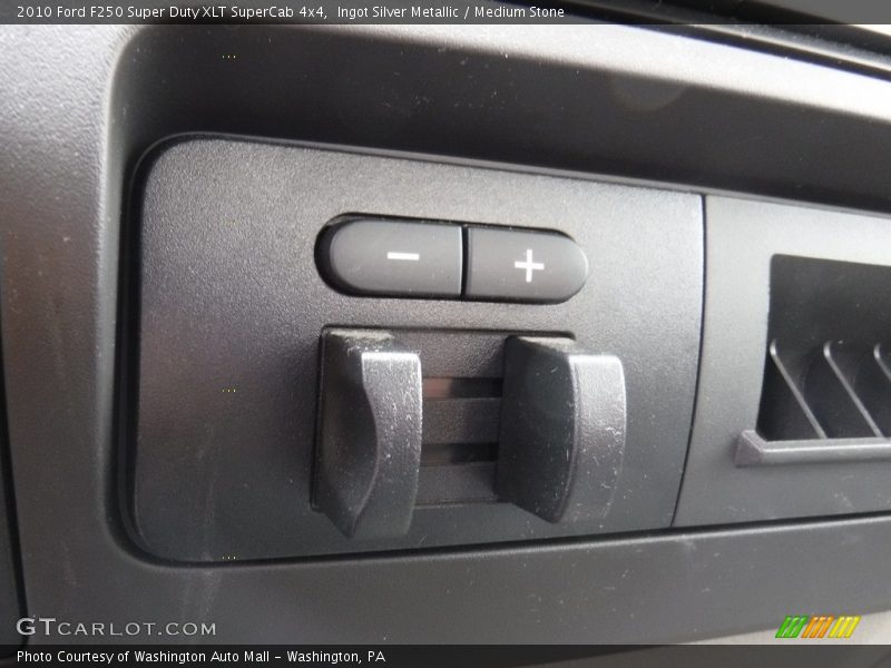 Ingot Silver Metallic / Medium Stone 2010 Ford F250 Super Duty XLT SuperCab 4x4