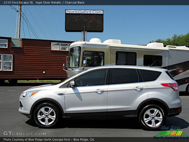 Ingot Silver Metallic / Charcoal Black 2016 Ford Escape SE