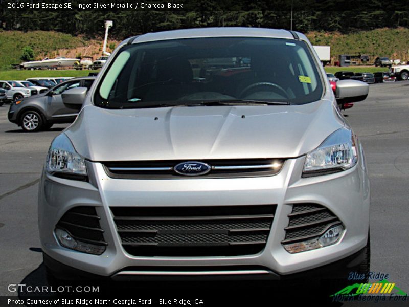 Ingot Silver Metallic / Charcoal Black 2016 Ford Escape SE