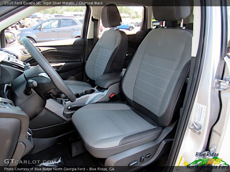 Ingot Silver Metallic / Charcoal Black 2016 Ford Escape SE