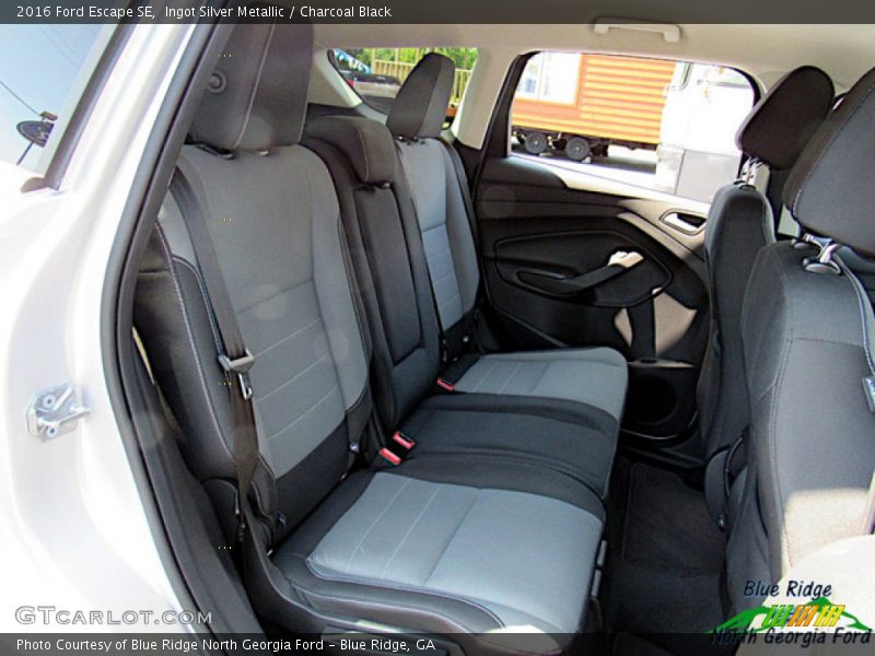 Ingot Silver Metallic / Charcoal Black 2016 Ford Escape SE