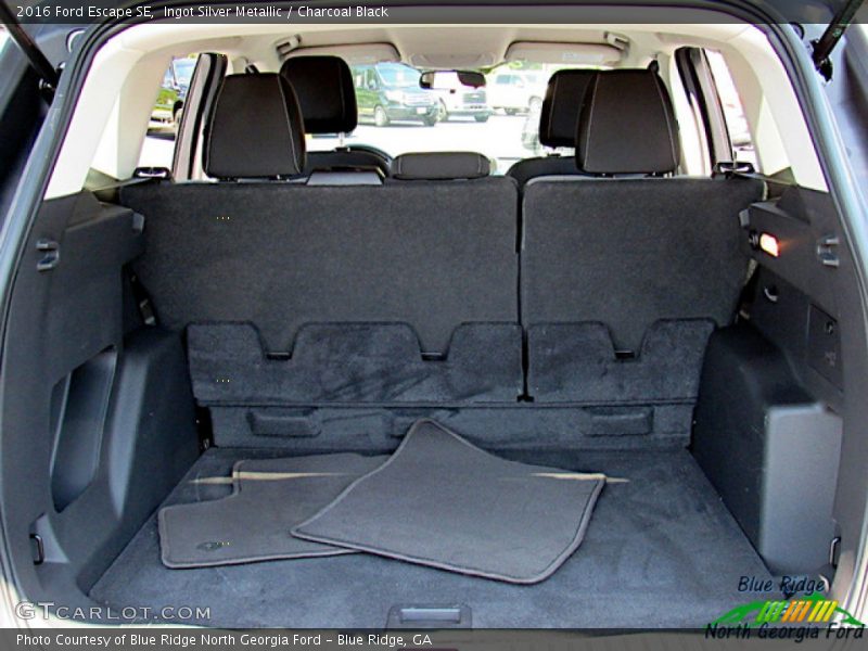 Ingot Silver Metallic / Charcoal Black 2016 Ford Escape SE