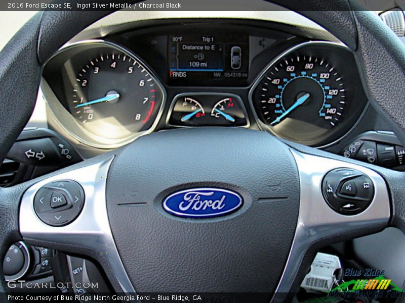 Ingot Silver Metallic / Charcoal Black 2016 Ford Escape SE