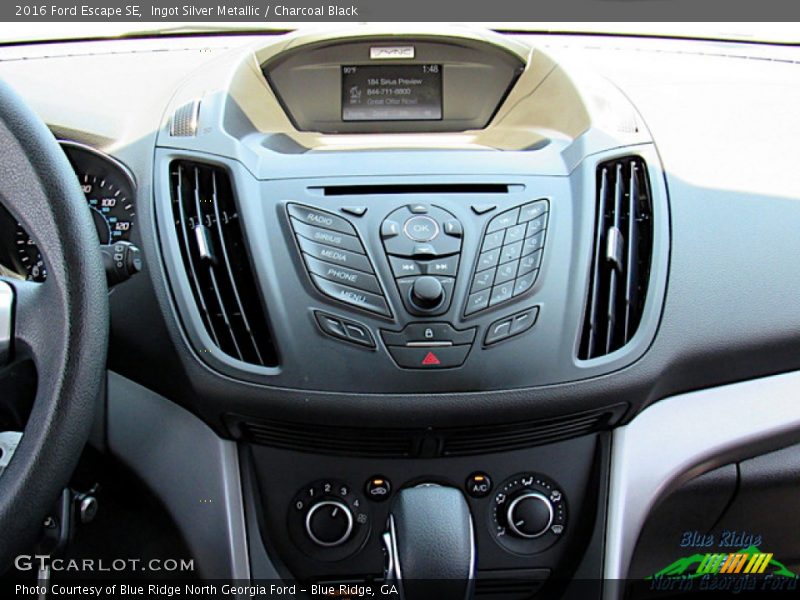 Ingot Silver Metallic / Charcoal Black 2016 Ford Escape SE