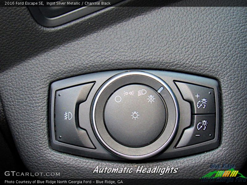 Ingot Silver Metallic / Charcoal Black 2016 Ford Escape SE
