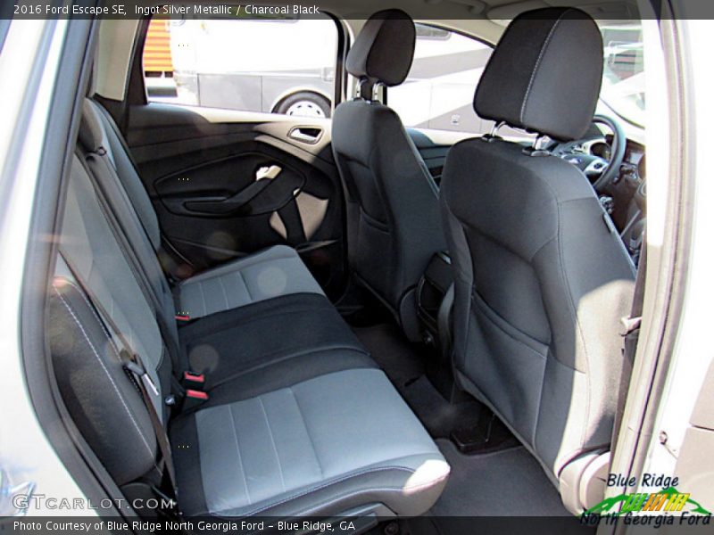 Ingot Silver Metallic / Charcoal Black 2016 Ford Escape SE