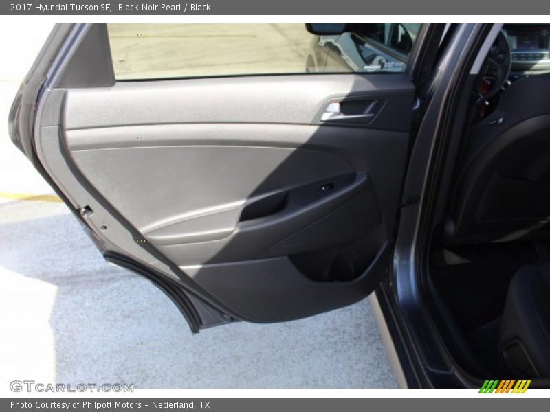 Black Noir Pearl / Black 2017 Hyundai Tucson SE