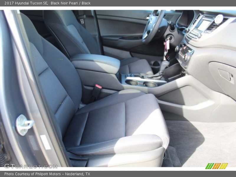Black Noir Pearl / Black 2017 Hyundai Tucson SE