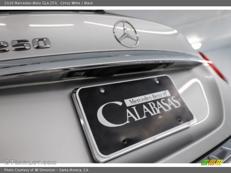 Cirrus White / Black 2016 Mercedes-Benz GLA 250