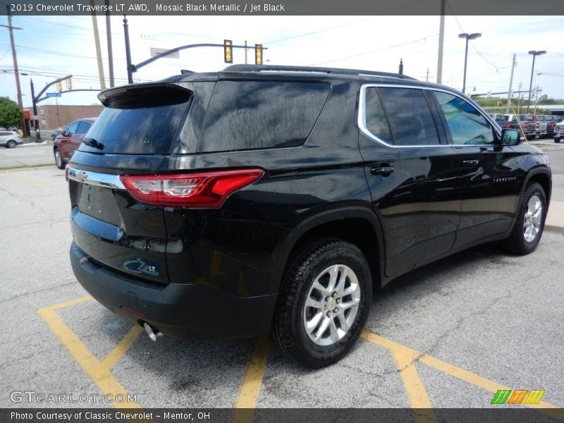 Mosaic Black Metallic / Jet Black 2019 Chevrolet Traverse LT AWD