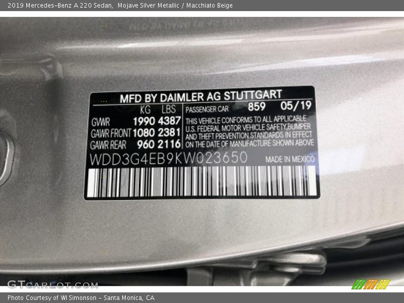 Mojave Silver Metallic / Macchiato Beige 2019 Mercedes-Benz A 220 Sedan