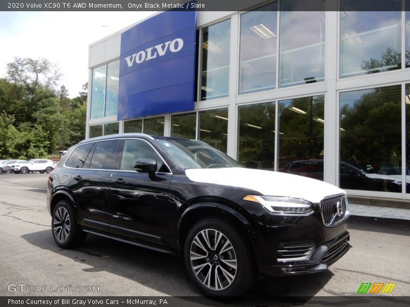 Front 3/4 View of 2020 XC90 T6 AWD Momentum