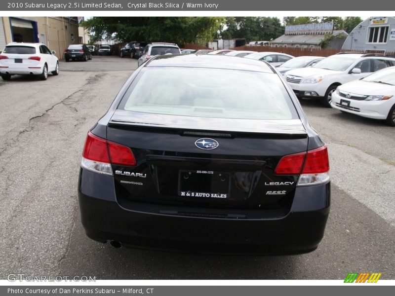 Crystal Black Silica / Warm Ivory 2010 Subaru Legacy 2.5i Limited Sedan