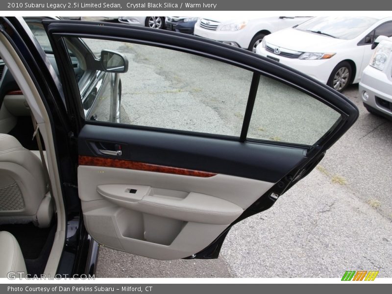 Crystal Black Silica / Warm Ivory 2010 Subaru Legacy 2.5i Limited Sedan