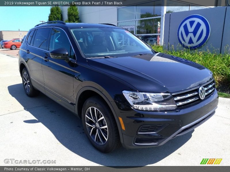 Deep Black Pearl / Titan Black 2019 Volkswagen Tiguan SE 4MOTION