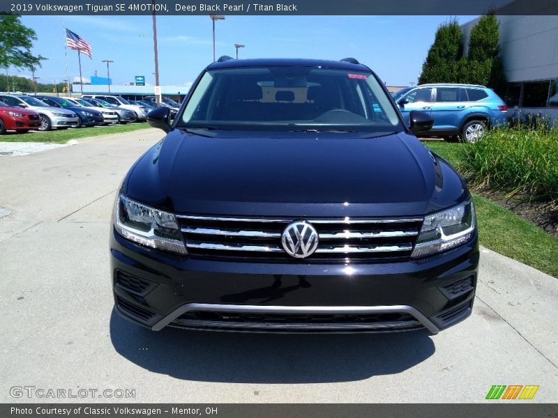 Deep Black Pearl / Titan Black 2019 Volkswagen Tiguan SE 4MOTION