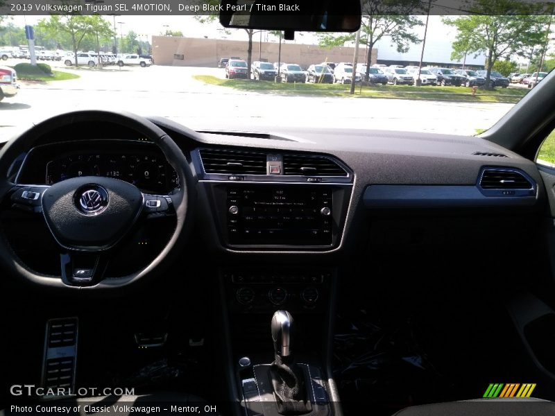 Deep Black Pearl / Titan Black 2019 Volkswagen Tiguan SEL 4MOTION