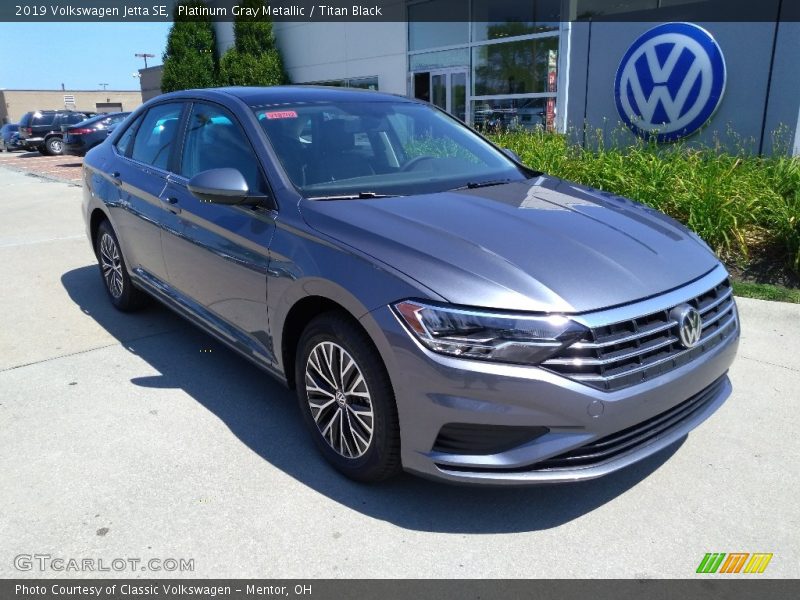 Platinum Gray Metallic / Titan Black 2019 Volkswagen Jetta SE