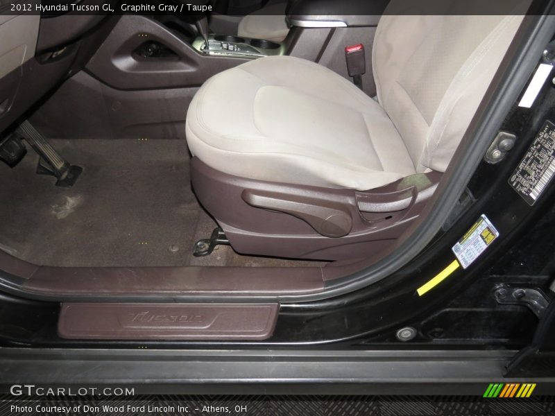 Graphite Gray / Taupe 2012 Hyundai Tucson GL