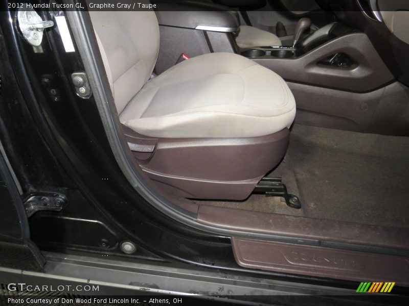 Graphite Gray / Taupe 2012 Hyundai Tucson GL