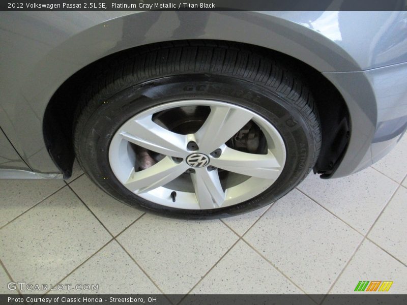 Platinum Gray Metallic / Titan Black 2012 Volkswagen Passat 2.5L SE