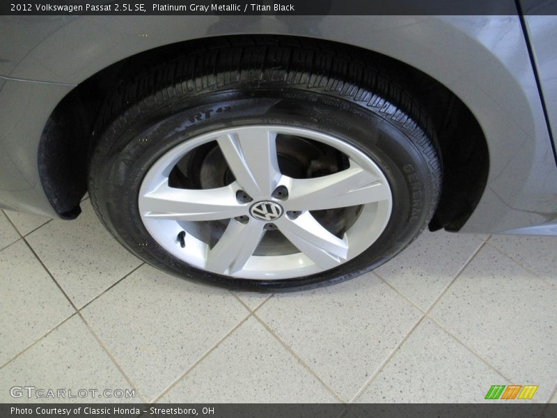 Platinum Gray Metallic / Titan Black 2012 Volkswagen Passat 2.5L SE