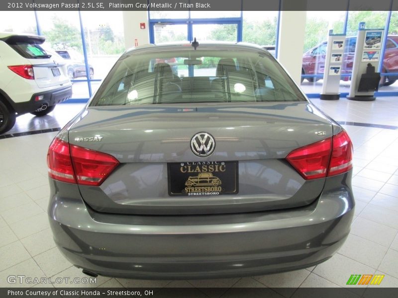 Platinum Gray Metallic / Titan Black 2012 Volkswagen Passat 2.5L SE