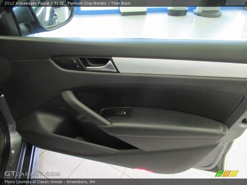 Platinum Gray Metallic / Titan Black 2012 Volkswagen Passat 2.5L SE