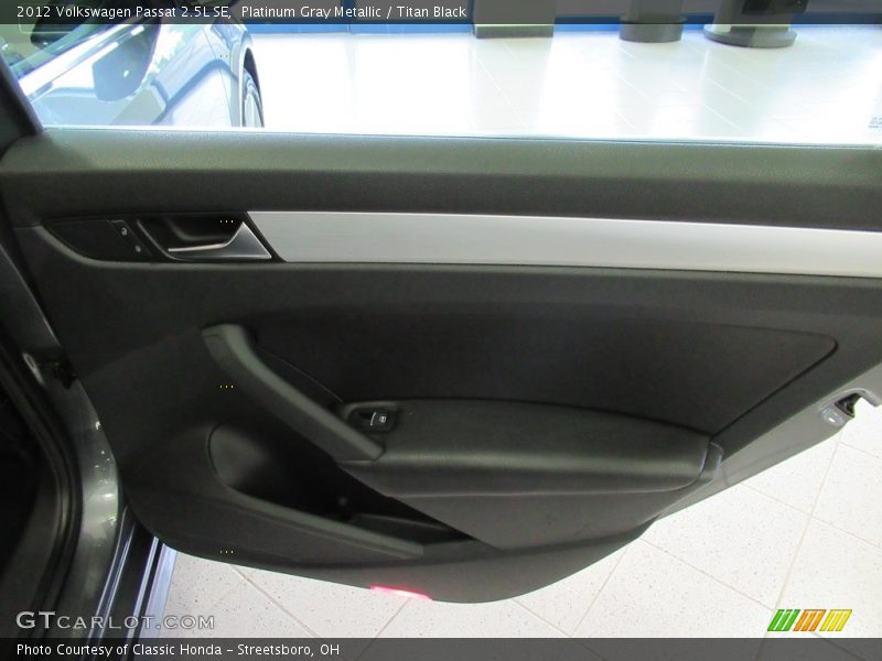 Platinum Gray Metallic / Titan Black 2012 Volkswagen Passat 2.5L SE